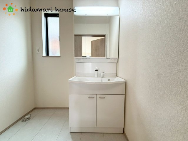 上尾市原市北1丁目　新築戸建　ハートフルBの独立洗面台