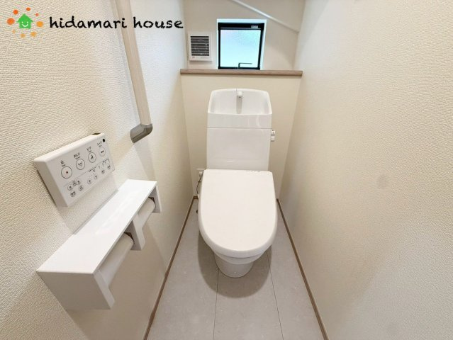 上尾市原市北1丁目　新築戸建　ハートフルBのトイレ
