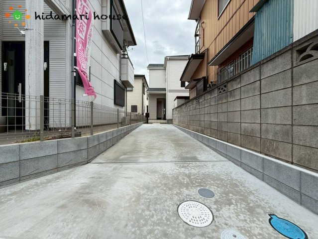 上尾市原市北1丁目　新築戸建　ハートフルBの前面道路含む現地写真