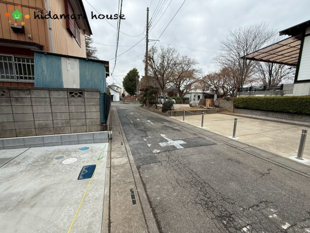 上尾市原市北1丁目　新築戸建　ハートフルBの前面道路含む現地写真