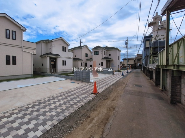 所沢市北原町・全5棟　新築一戸建　C号棟　の前面道路含む現地写真