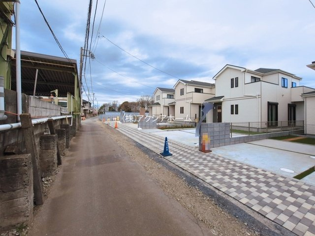 所沢市北原町・全5棟　新築一戸建　C号棟　の前面道路含む現地写真
