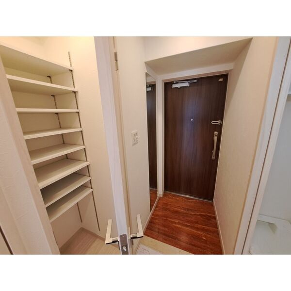 グランカーサ新大阪SOUTHの玄関