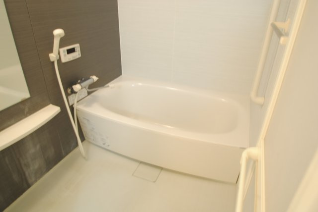 フローリッシュⅢの浴室