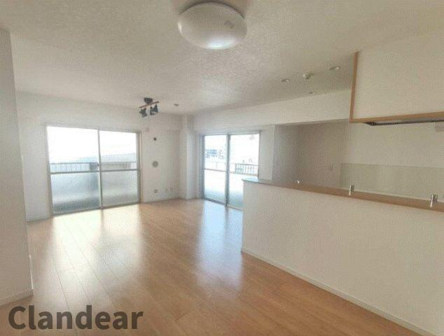 ライオンズマンション第５の居間・リビング|ドキドキの新生活も、安心してスタート。ぴったりの住まいを見つけませんか？クランディアが一緒に住まい選びをサポートします‼　まずは、お気軽にお問合せください　＃クランディア