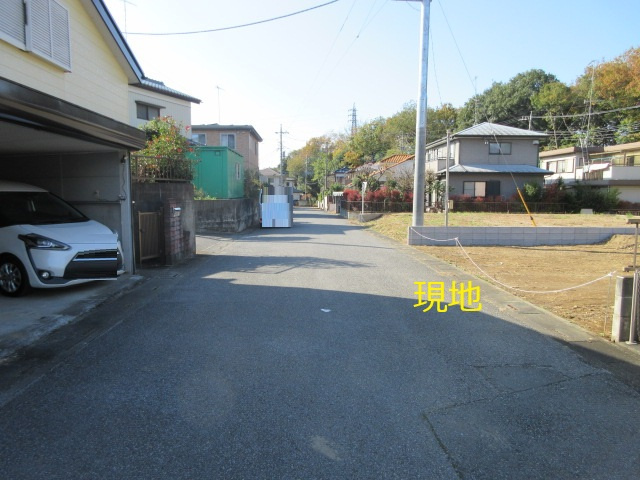 売地　熊谷市江南中央1-17-10（全1区画）の前面道路含む現地写真