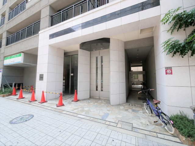 レジディア心斎橋ウエストのエントランス