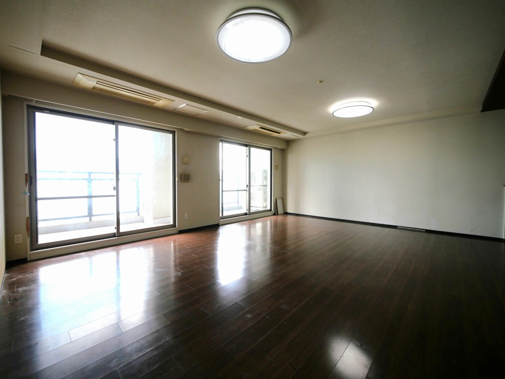 レジディア心斎橋ウエストの居間・リビング