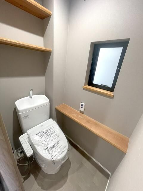 大岡３丁目戸建のトイレ