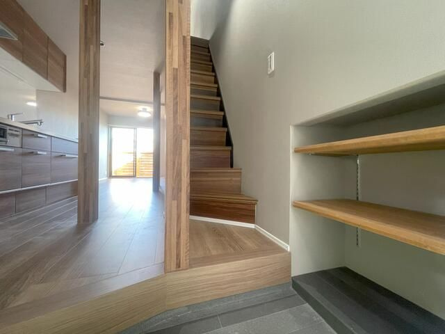 大岡３丁目戸建の玄関