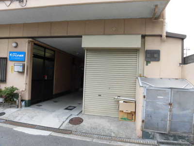 【エントランス】 | SENSE東淀川 | レトロなエントランスです