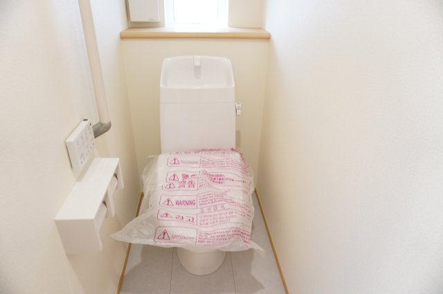 越谷市宮本町2丁目 新築分譲住宅 A号棟のトイレ|1階