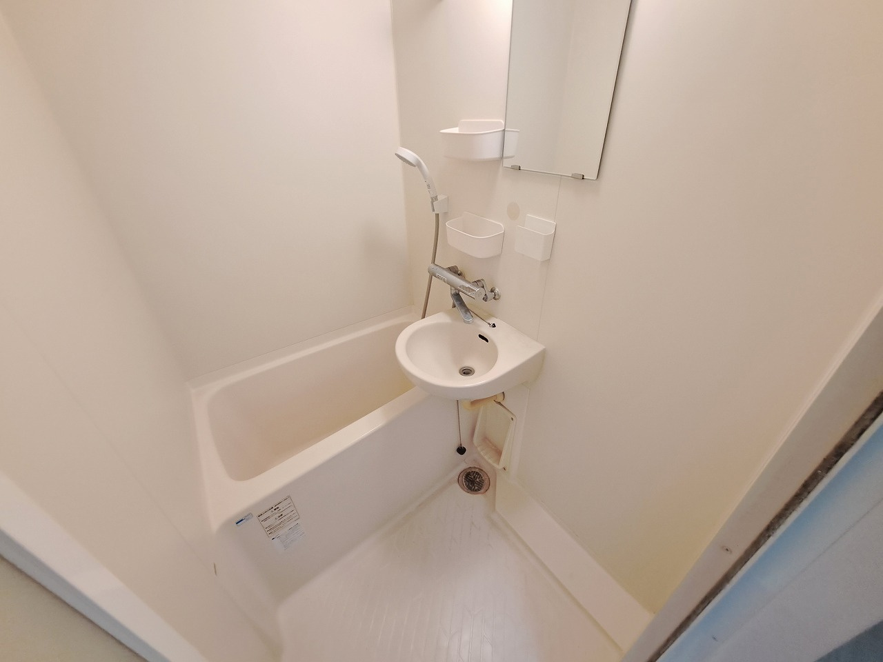 ラポール今津の浴室