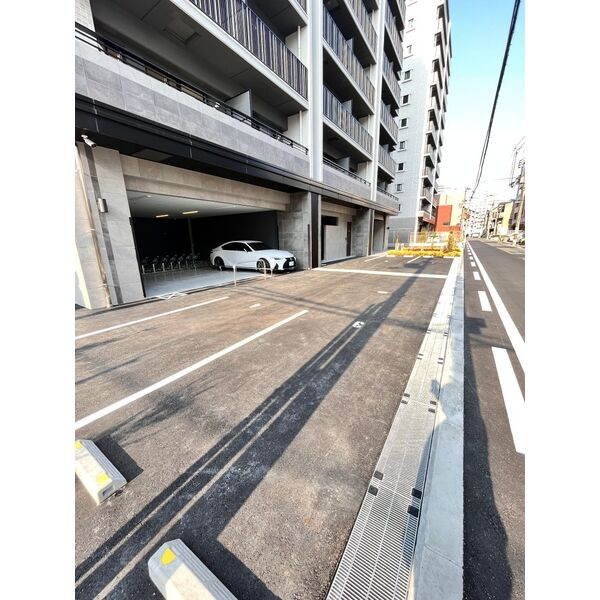 スプランディッド新大阪VIの駐車場