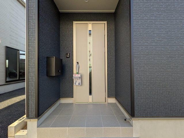 神戸市西区大沢1丁目新築戸建2号棟の玄関