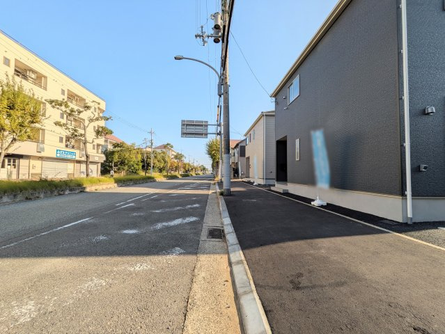 神戸市西区大沢1丁目新築戸建2号棟の前面道路含む現地写真