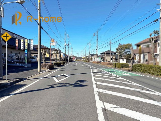 龍ケ崎市城ノ内第9　新築戸建て　2号棟の前面道路含む現地写真|『今から見たい！』大歓迎です♪
お気軽にＲ－ｈomeまでお問い合わせください。