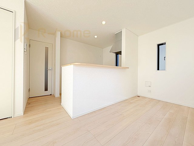 龍ケ崎市城ノ内第9　新築戸建て　2号棟のキッチン|対面式で会話をしながら家事ができます♪