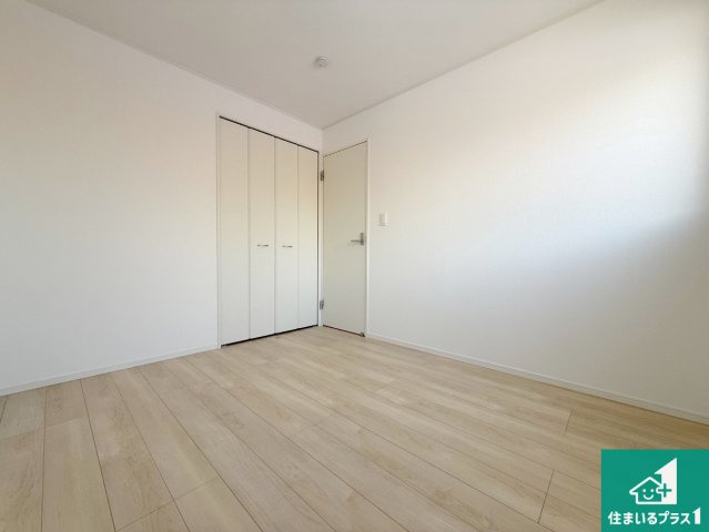 岸和田市門前町　第2期　新築一戸建ての洋室|シンプルな洋室は、自分好みのインテリアが楽しめます♪ご家族とインテリアや家具を選びに行くのは新築購入時の醍醐味の一つです。ぜひお楽しみください♪