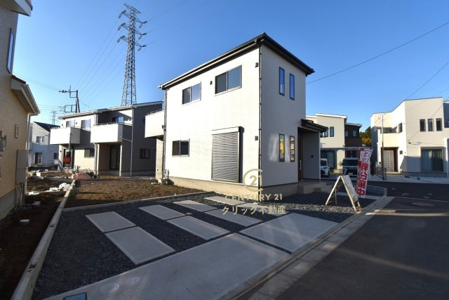 いろどりアイタウン　那珂市杉　23-P2　4の駐車場|新築戸建てを購入する際、庭付き、駐車場付きは大変魅力的です。十分な駐車スペースがあれば、ご家族様それぞれが車をご所有の場合や来客の際も安心です。