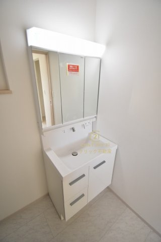 いろどりアイタウン　那珂市杉　23-P2　4の独立洗面台|洗面台は洗練されたシンプルなデザインでお手入れも楽です。