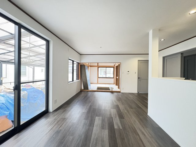 磯城郡田原本町大字三笠の居間・リビング|15.5帖のLDKに6帖の和室　広々空間です
