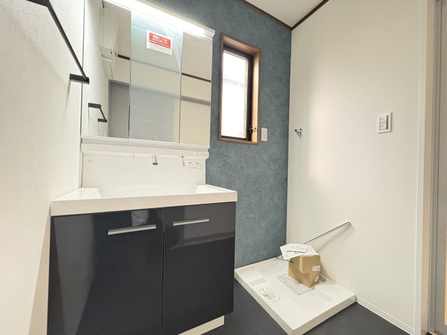 磯城郡田原本町大字三笠の独立洗面台|三面鏡付洗面化粧台