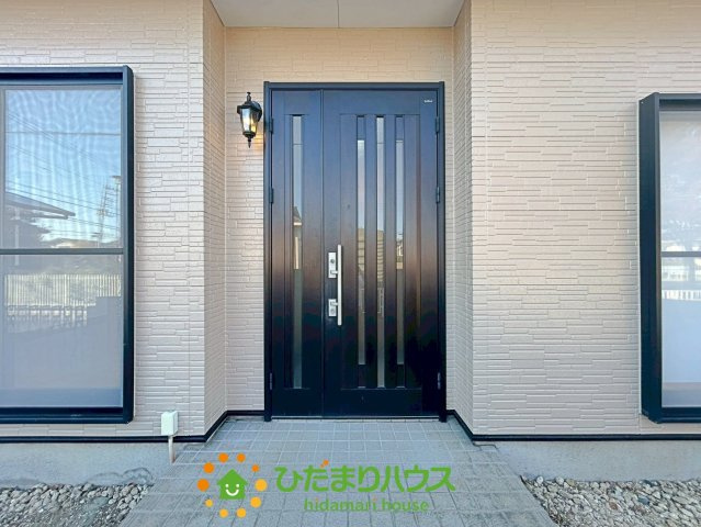 宮代町宮代台3丁目　中古一戸建ての玄関