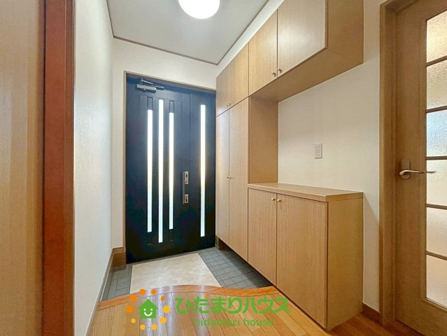 宮代町宮代台3丁目　中古一戸建ての玄関