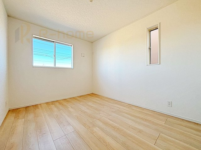 龍ケ崎市城ノ内第9　新築戸建て　3号棟の洋室|2面窓の風通しの良い洋室です♪差し込む暖かな陽当たりで、室内がくつろげる空間に早変わりです♪