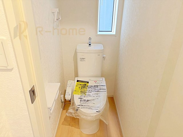 龍ケ崎市城ノ内第9　新築戸建て　3号棟のトイレ|温水洗浄便座付きのトイレ。
トイレが２ヵ所設置で朝の忙しい時間でも安心です。