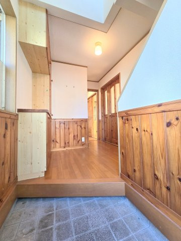 あきる野市伊奈　リフォーム住宅の玄関|2025年11月撮影　リフォーム前写真