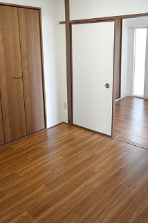 三陽南マンションの洋室