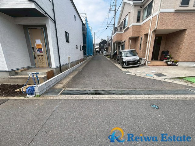 新築戸建　高座郡寒川町倉見の前面道路含む現地写真