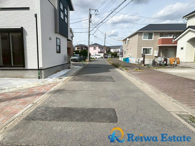 新築戸建　高座郡寒川町倉見の前面道路含む現地写真