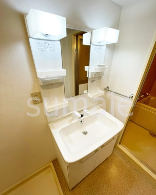 渋谷コート３号棟の洗面所|嬉しい独立洗面台です。