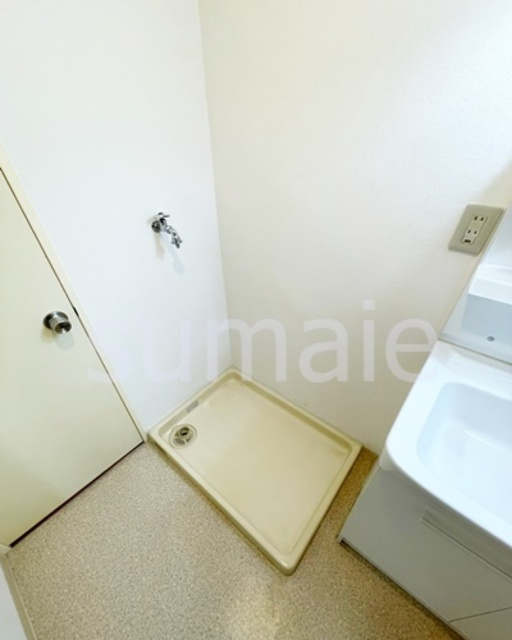 渋谷コート３号棟の洗面所|洗濯機置き場です。