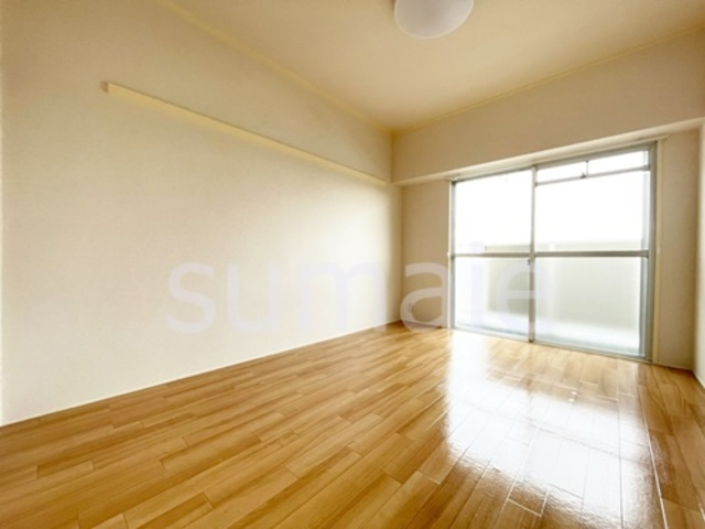 渋谷コート３号棟の洋室|明るい洋室です。