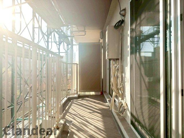 ボナハイツ中川1号棟のバルコニー|ドキドキの新生活も、安心してスタート。ぴったりの住まいを見つけませんか？クランディアが一緒に住まい選びをサポートします‼　まずは、お気軽にお問合せください　＃クランディア