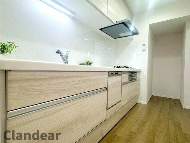 ボナハイツ中川1号棟のキッチン|ドキドキの新生活も、安心してスタート。ぴったりの住まいを見つけませんか？クランディアが一緒に住まい選びをサポートします‼　まずは、お気軽にお問合せください　＃クランディア