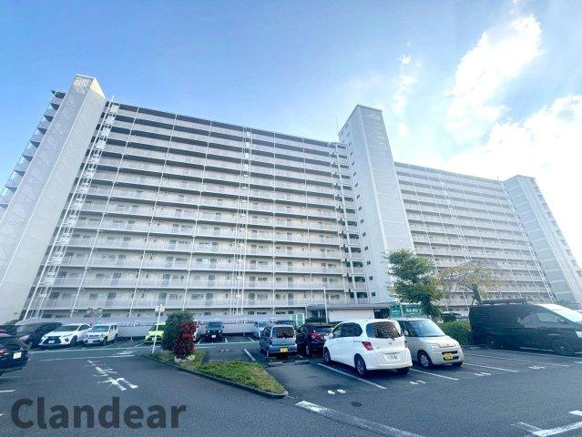 ボナハイツ中川1号棟の外観|ドキドキの新生活も、安心してスタート。ぴったりの住まいを見つけませんか？クランディアが一緒に住まい選びをサポートします‼　まずは、お気軽にお問合せください　＃クランディア