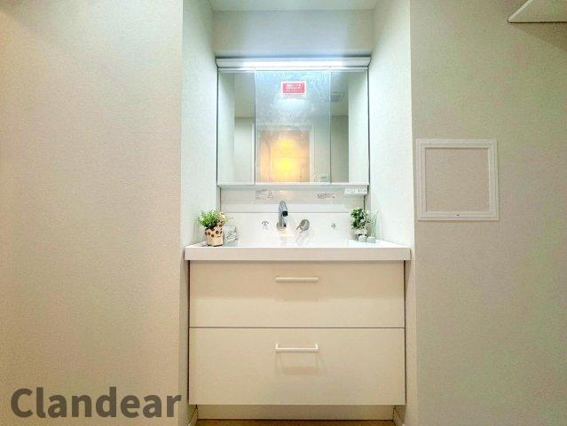 ボナハイツ中川1号棟の独立洗面台|ドキドキの新生活も、安心してスタート。ぴったりの住まいを見つけませんか？クランディアが一緒に住まい選びをサポートします‼　まずは、お気軽にお問合せください　＃クランディア