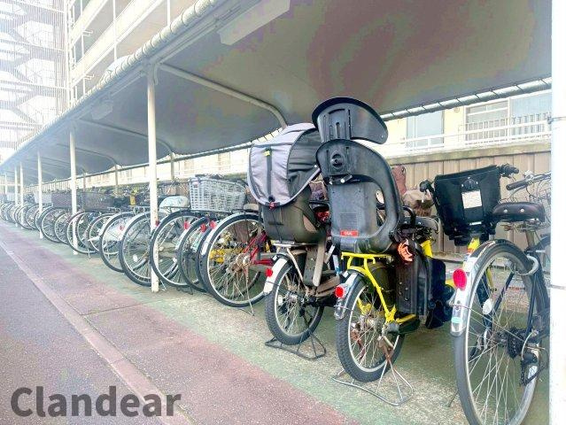 ボナハイツ中川1号棟の駐輪場|ドキドキの新生活も、安心してスタート。ぴったりの住まいを見つけませんか？クランディアが一緒に住まい選びをサポートします‼　まずは、お気軽にお問合せください　＃クランディア