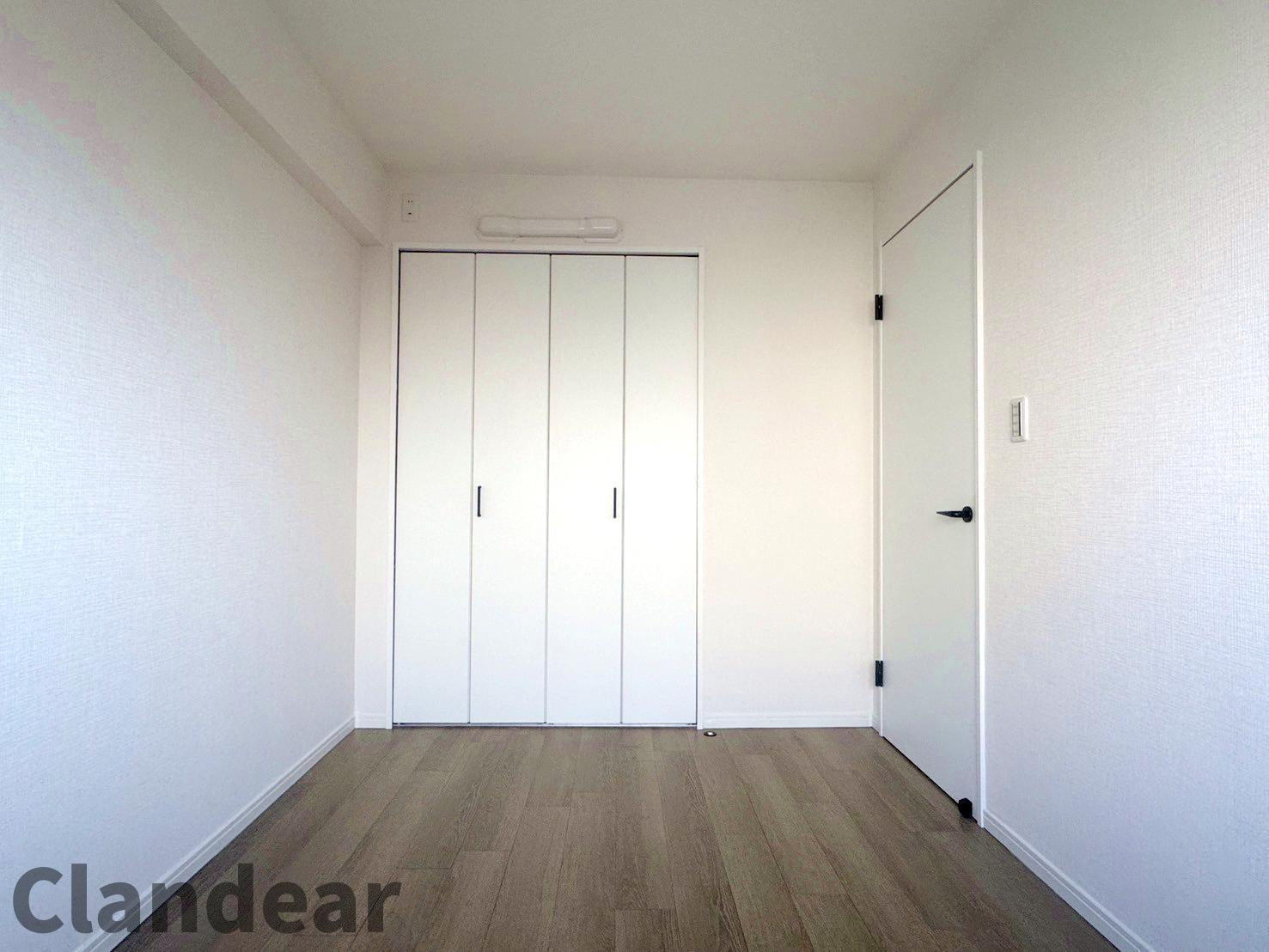 ボナハイツ中川1号棟の寝室|ドキドキの新生活も、安心してスタート。ぴったりの住まいを見つけませんか？クランディアが一緒に住まい選びをサポートします‼　まずは、お気軽にお問合せください　＃クランディア