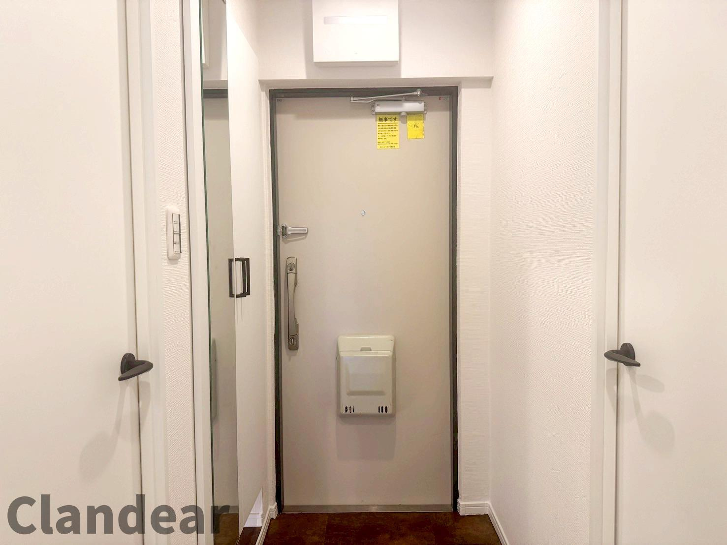 ボナハイツ中川1号棟の玄関|ドキドキの新生活も、安心してスタート。ぴったりの住まいを見つけませんか？クランディアが一緒に住まい選びをサポートします‼　まずは、お気軽にお問合せください　＃クランディア