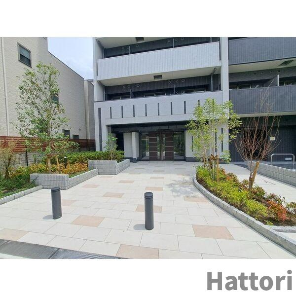 スプランディッド新大阪WESTのエントランス