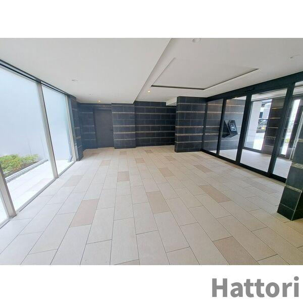 スプランディッド新大阪WESTのロビー