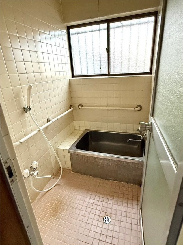 【中古戸建】前橋市下細井町の浴室|■浴室｜浴室には窓がついています♪常に換気もできますので綺麗を保てます☆