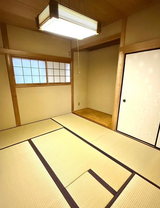 【中古戸建】前橋市下細井町の和室|■2階和室｜のんびりと落ち着きのある和室は、客間やお子様のお昼寝スペースとしても活躍します。