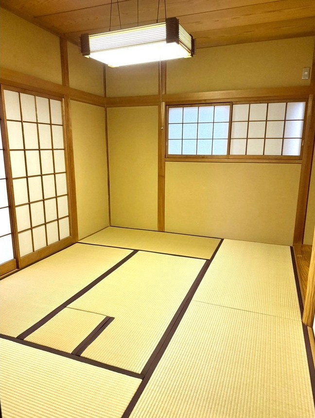 【中古戸建】前橋市下細井町の和室|■2階和室｜おじいちゃんやおばあちゃんが遊びに来たときにゆったりとくつろげるスペースがあると喜んでくれますよね♪